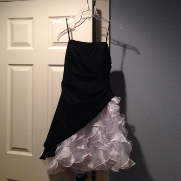 Size 8 Adorable evening dress. Worn once