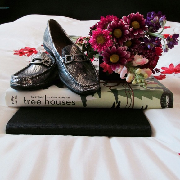 Donald J. Pliner Shoes - Donald J. Pliner loafers 6.5