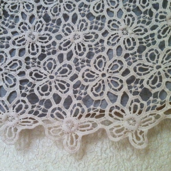 💕host pick💕Jersey-lace crop top - Picture 2 of 3