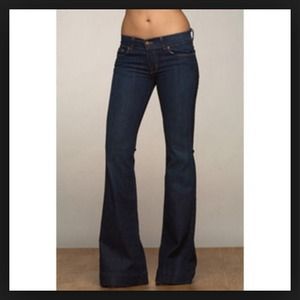 ⬇️NWOT J Brand Lovestory Jeans Size 28 Ink