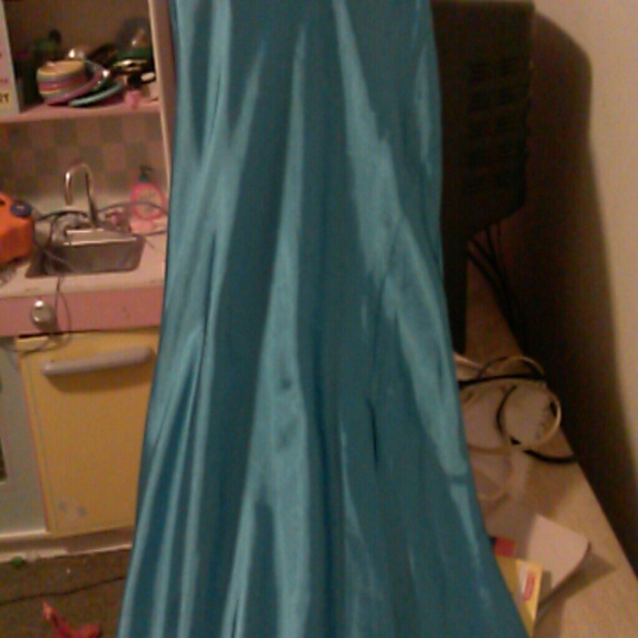 Gown - Picture 2 of 3