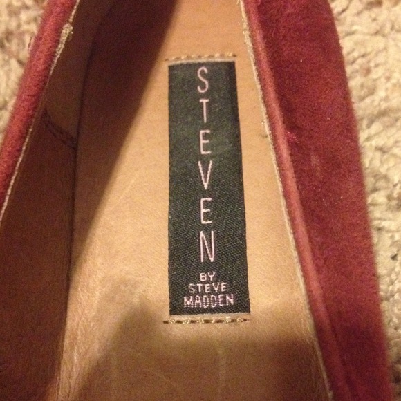 Steve Madden studded wine red flats - Picture 2 of 4