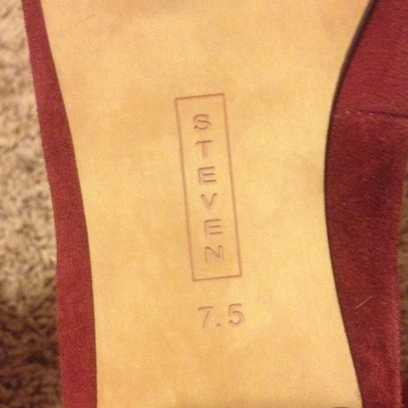 Steve Madden studded wine red flats - Picture 3 of 4