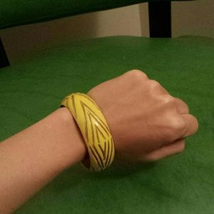 Bangle bracelet