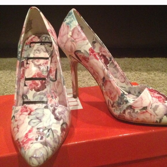 3x Host Pick--GORGEOUS Elle Jonie Print Heels - Picture 4 of 4