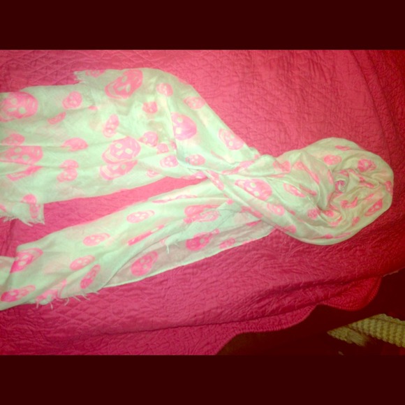 Skull scarf - Picture 1 of 1