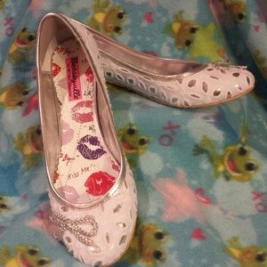 Betsey Johnson betseyville white flats