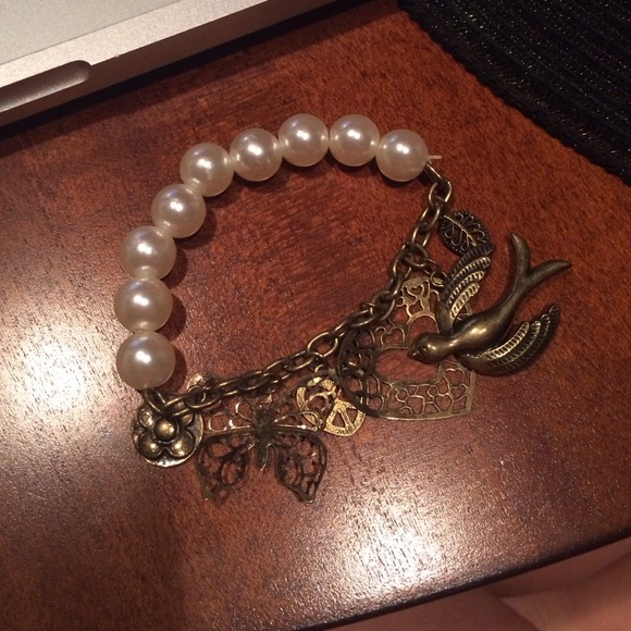 Pearl charm bracelet