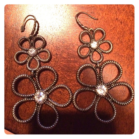 Flower drop earrings