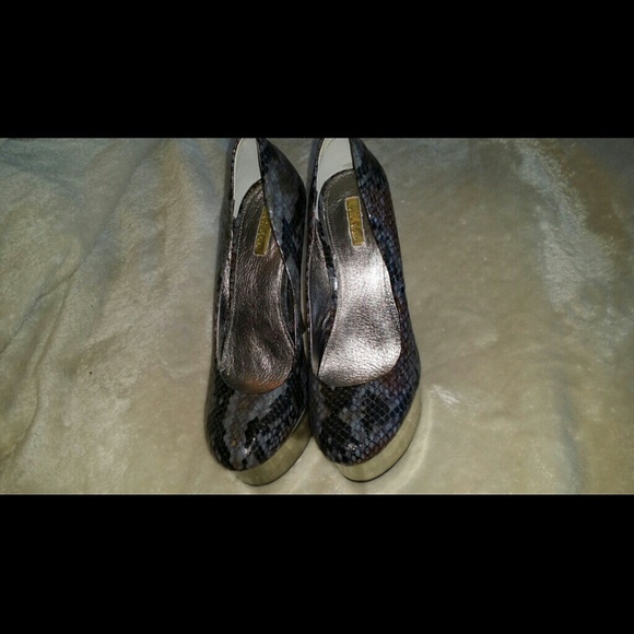 Heels - Picture 2 of 3