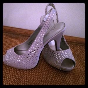 Classy high heals with sparkle! REDUCED