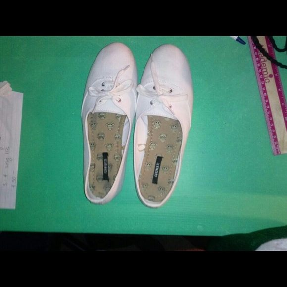 Semi-New white Sneaks