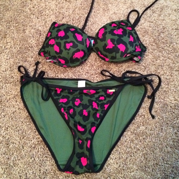 VS pink bathing suit