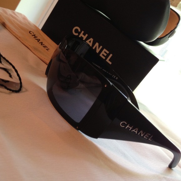 Authentic CHANEL🚫sold🚫 - Picture 3 of 4