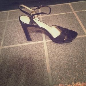 Black leather sandal