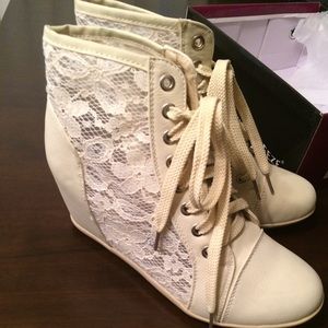 New SZ 10 Lace Hidden Wedge Sneakers.