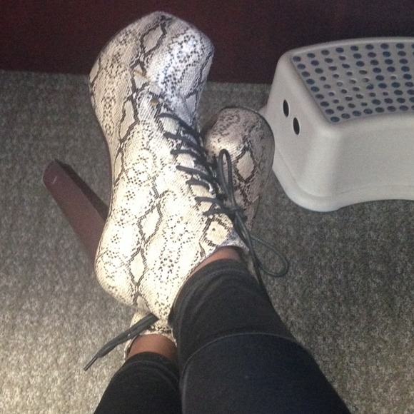 Snake print bootie