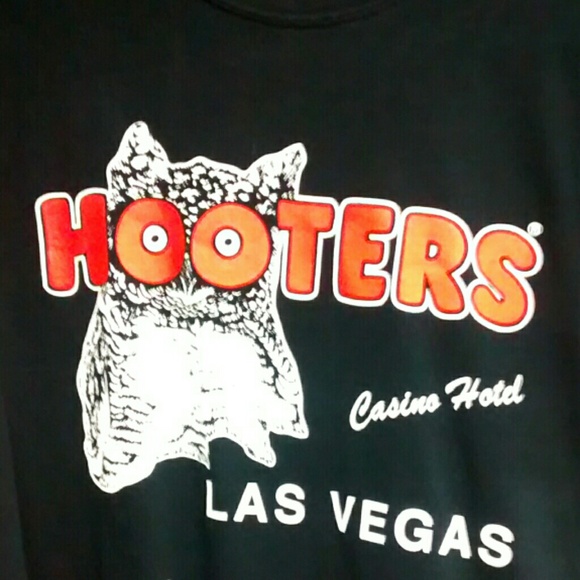 **SOLD**HOOTERS LAS VEGAS T-shirt - Picture 3 of 4