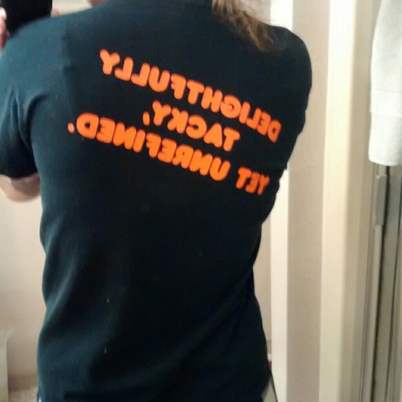 **SOLD**HOOTERS LAS VEGAS T-shirt - Picture 2 of 4