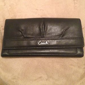#SOLD💙💙Coach Long Wallet💙💙