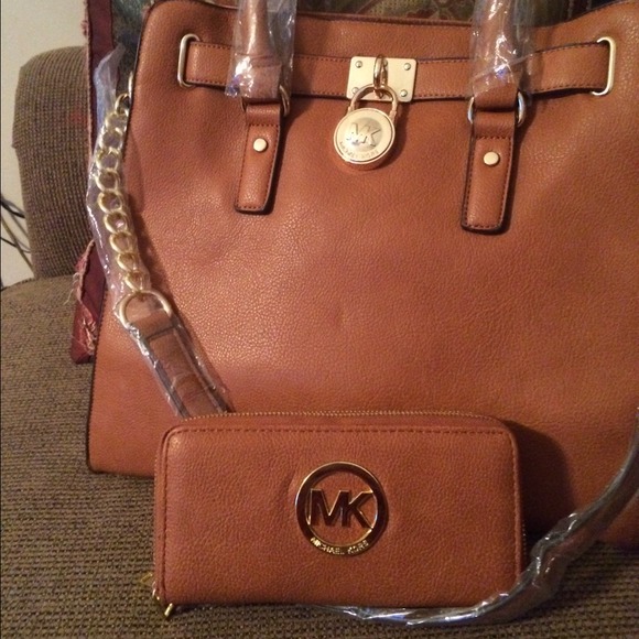 🚫✋⛔️SOLD MK set of handbag and wallet🚫⛔️✋✋