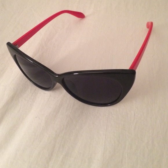 Cat eye sunglasses