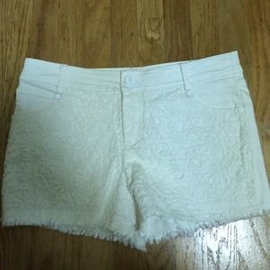 White lace short