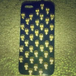 IPhone 5s Black and Gold Skull case