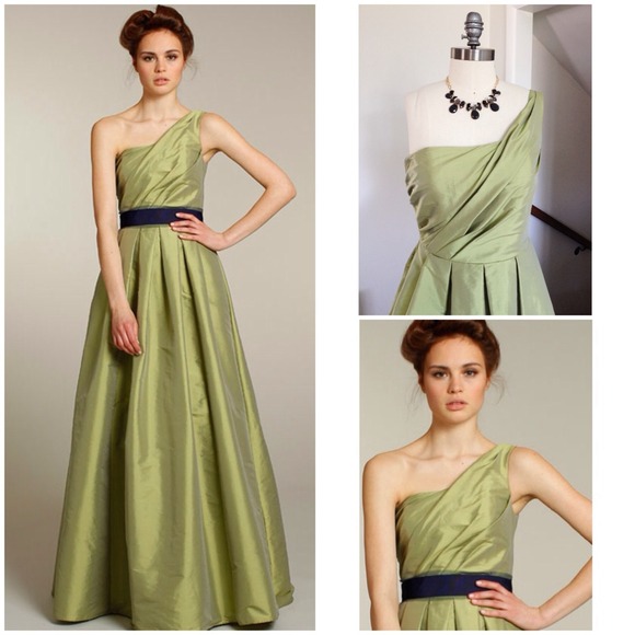 ❌SOLD❌PEAR TAFFETA ONE SHOULDER DRESS WITH POCKETS