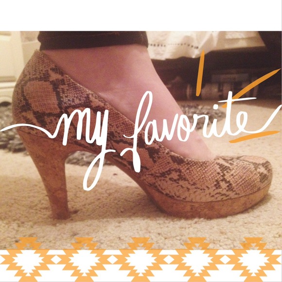 💋 Sexy Faux Snakeskin & Cork Heels!