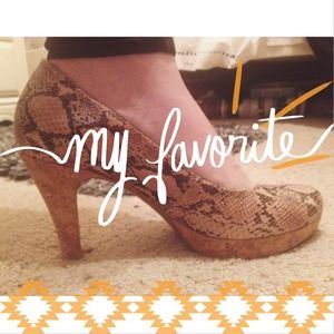 💋 Sexy Faux Snakeskin & Cork Heels!