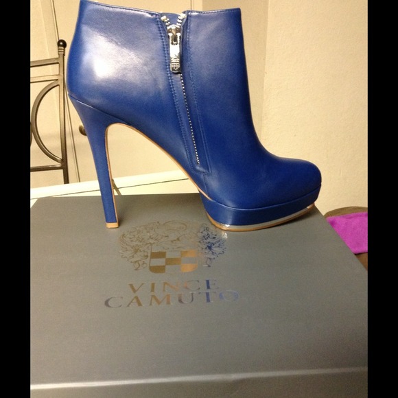 VINCE CAMUTO DIRA-OXFORD BLUE/SILVER
