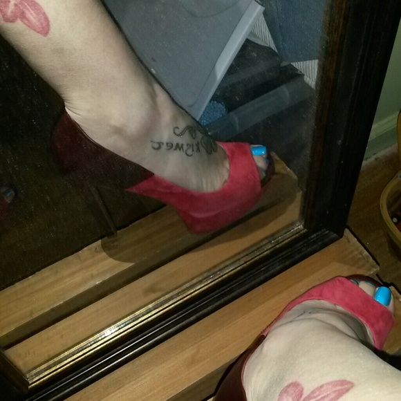 Jessica Simpson size 8 heels in expresso/crimson.