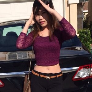 ‼️Selling long lace sleeve crop top 👗💗😍❤️‼️