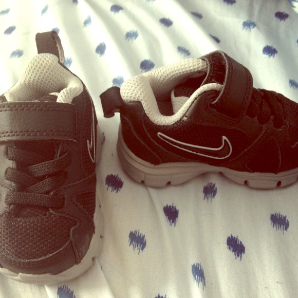 Brand New Child's Nike Shoes - Picture 1 of 4