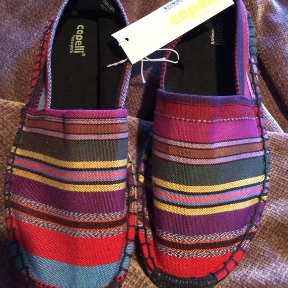 NWT Capelli canvas slip on's