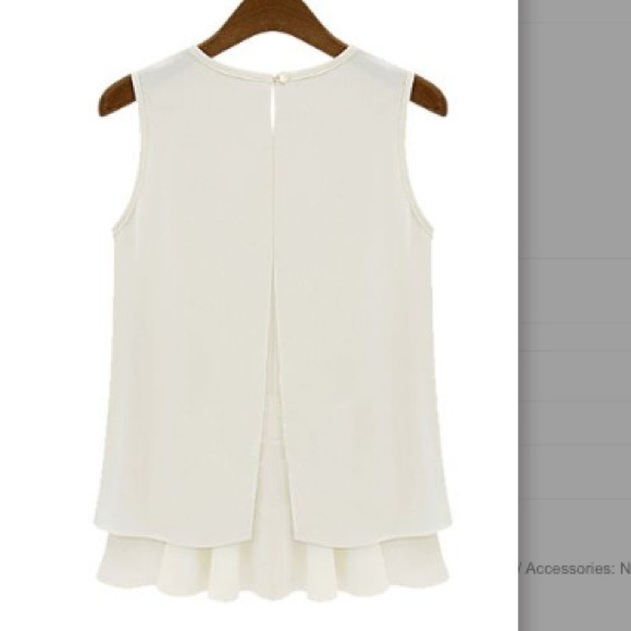 ❗MAJOR SALE❗Flowered Crochet Top - Picture 2 of 4