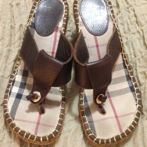 ❌❌SOLD❌❌💕Authentic Burberry Wedges/sandals💕