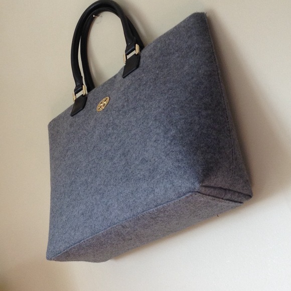 βSOLDβπ2xHP7.1πTory Burch Flannel Dena Purse - Picture 4 of 4