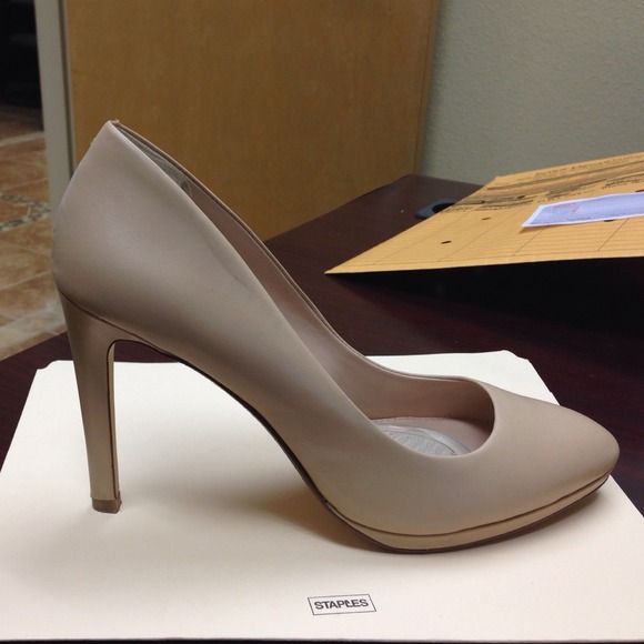 Banana Republic Kelsey Pump, Worn Once! REDUCED!!