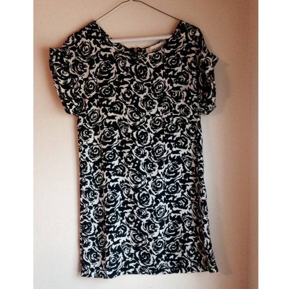 Francesca's Black and White Shift Dress - Picture 1 of 4