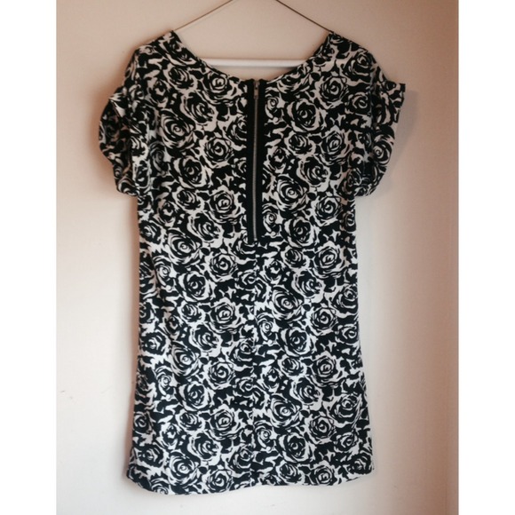 Francesca's Black and White Shift Dress - Picture 2 of 4