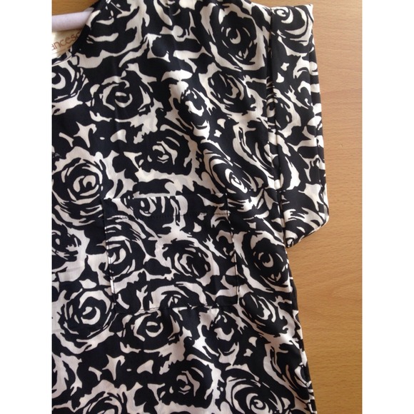 Francesca's Black and White Shift Dress - Picture 3 of 4