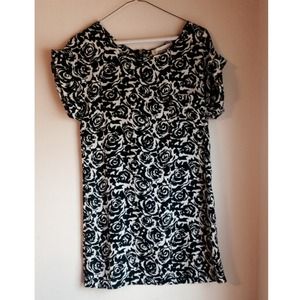 Francesca's Black and White Shift Dress