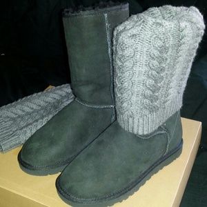 Black UGGs size 5