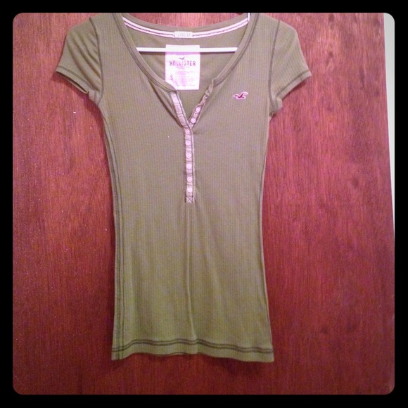 Hollister tshirt