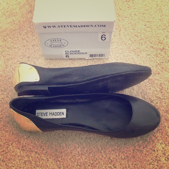 Steve Madden black flats