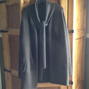 BCBG MAXAZRIA 70% wool sweater