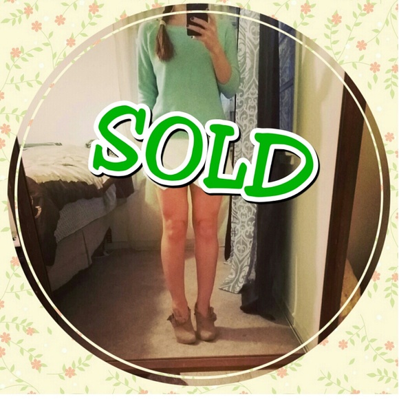 REDUCED!! Green Sweater Mint Condition