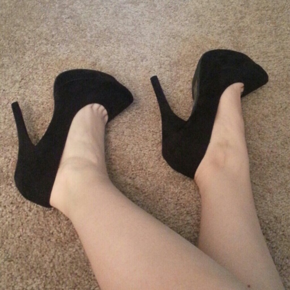 Black Pumps